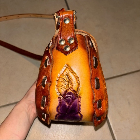 Vintage Mexican Hand
Tooled Leather Floral Crossbody Bag - Picture 5 of 9